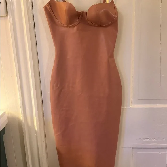 Chic Tan Midi Latex Atsuko Kudo Dress - Picture 4 of 6